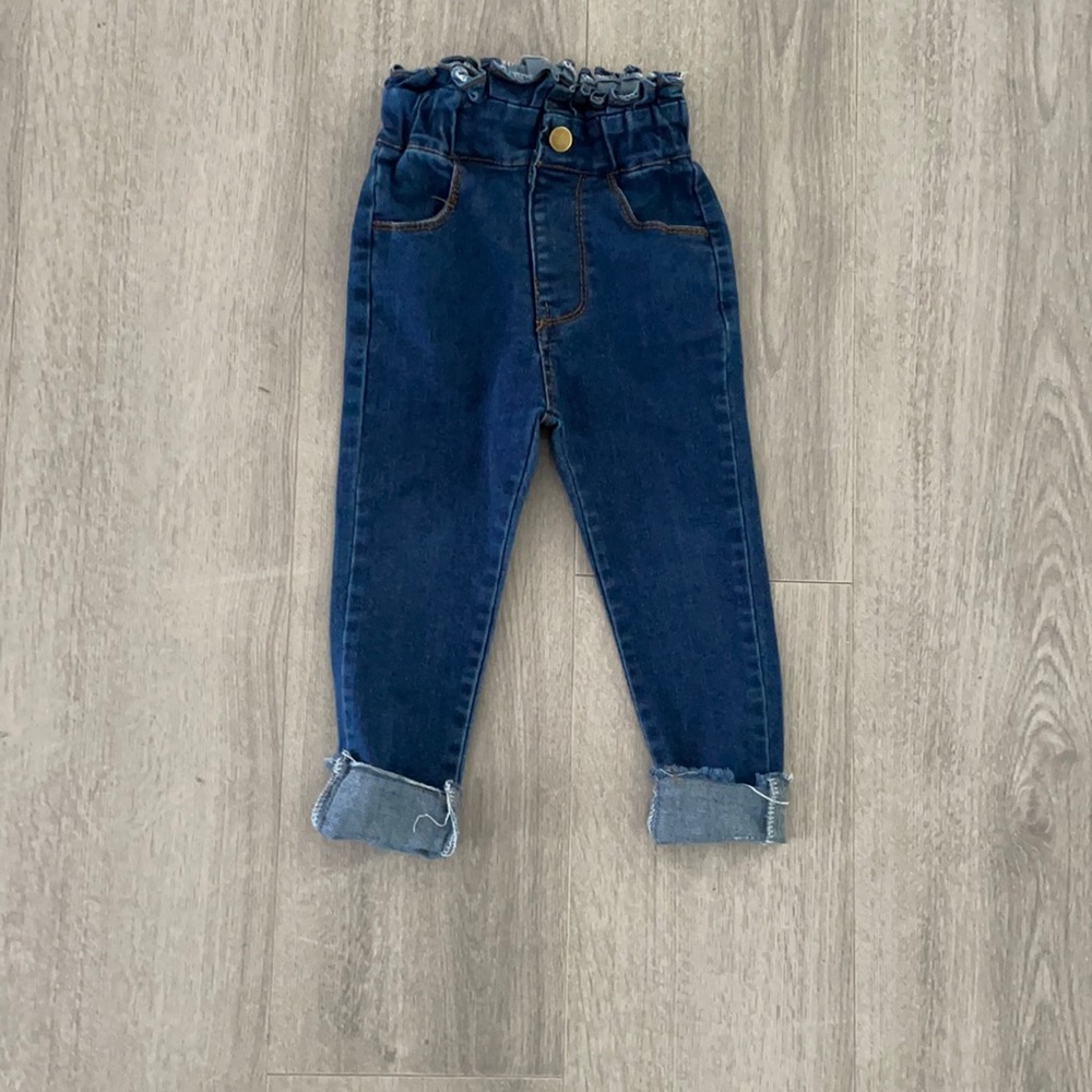 Blue high waisted jeans paperbag style!